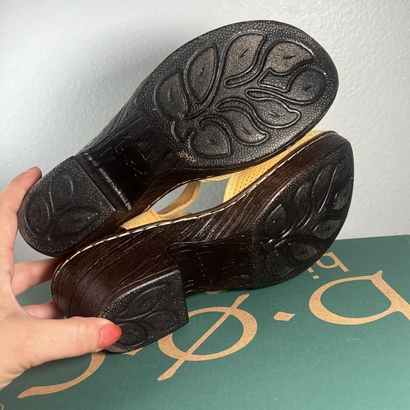 Women’s B.O.C Maryjane heels in stone yellow suede Sz. 7 M - Picture 10 of 10